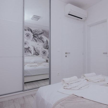 נובליה Apartments Pool Villa Aldura מראה חיצוני תמונה