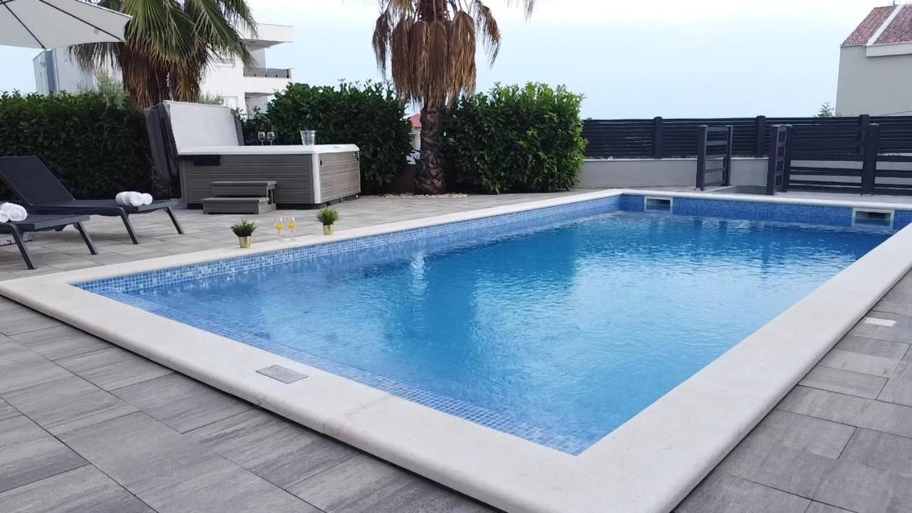 נובליה Apartments Pool Villa Aldura מראה חיצוני תמונה