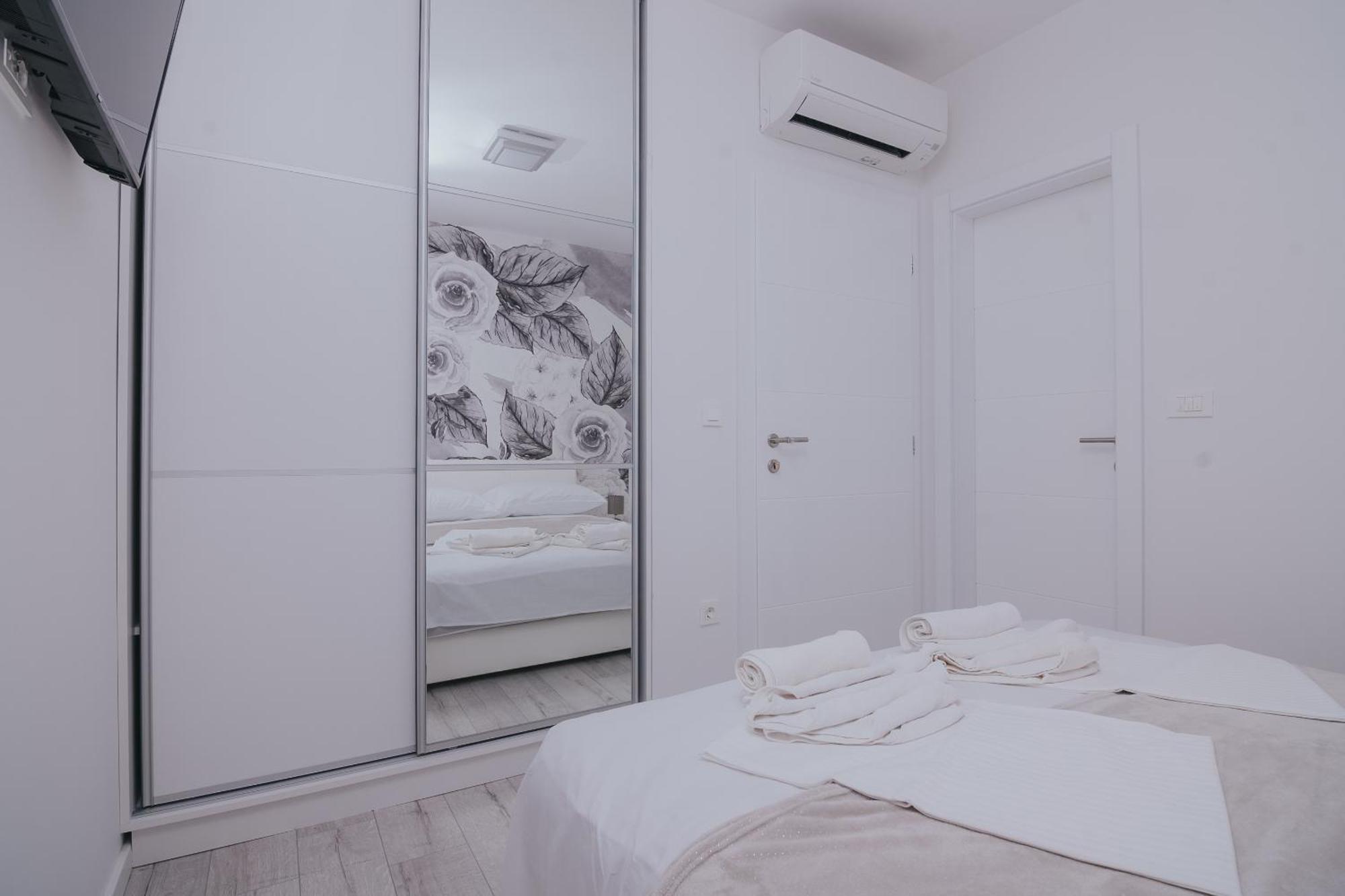 נובליה Apartments Pool Villa Aldura מראה חיצוני תמונה