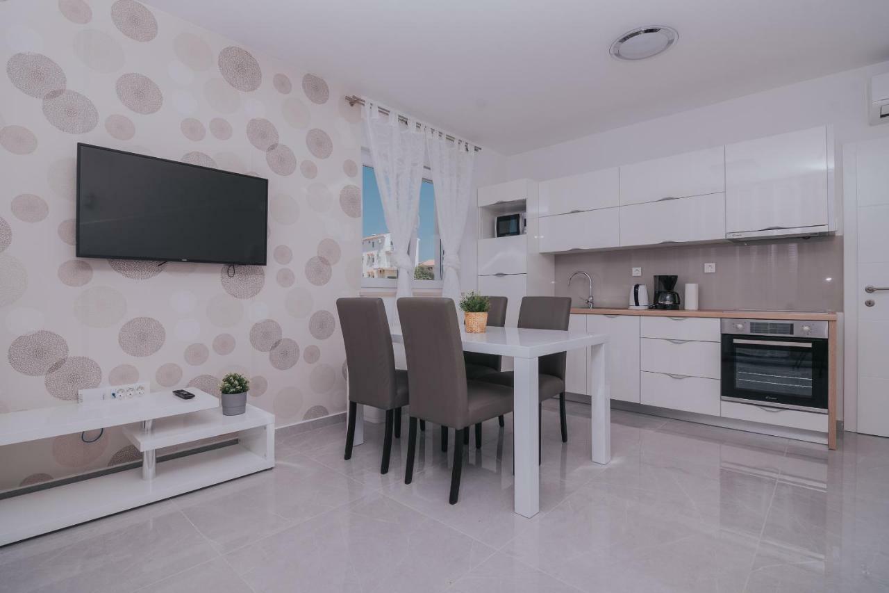 נובליה Apartments Pool Villa Aldura מראה חיצוני תמונה