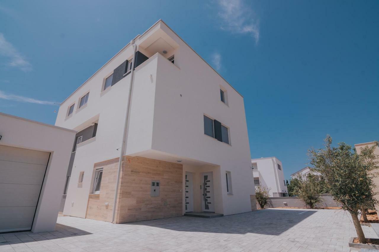 נובליה Apartments Pool Villa Aldura מראה חיצוני תמונה